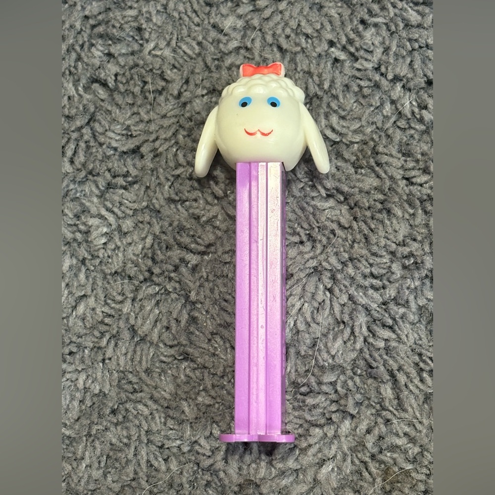 NWOT collectible purple lamb headed PEZ dispenser
